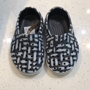 Native brand Miles black and white size 5